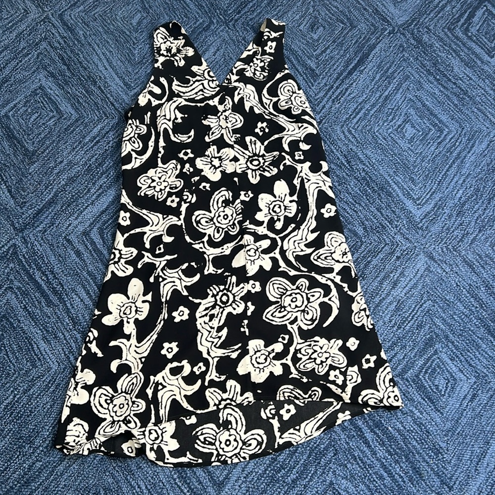 Cabi Dress Black White Modern Floral T Back